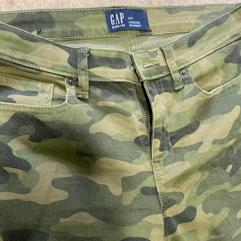 Women’s GAP Camo jeans SZ 27